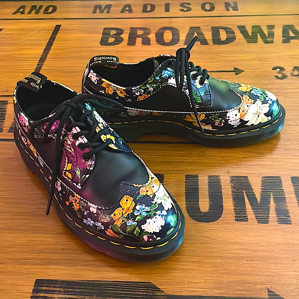 Black and floral Oxford Dr.Martens size 6